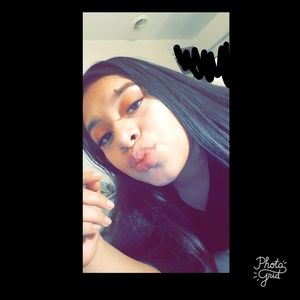 Meet your Posher, Idaly